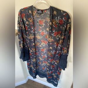 Angie women’s size medium dark grey and rust floral 3/4 length sleeve kimono